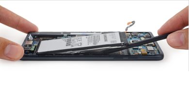 Ecco perché le batterie degli smartphone esplodono