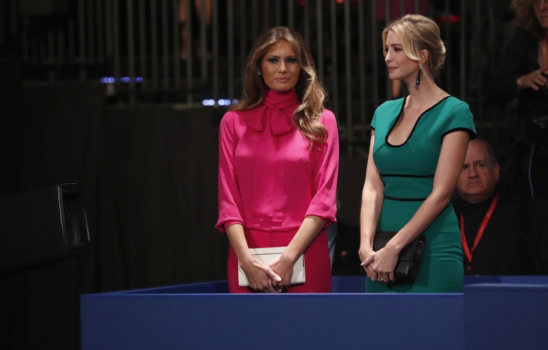 Melania Trump e la camicia inopportuna che non piace alla Rete