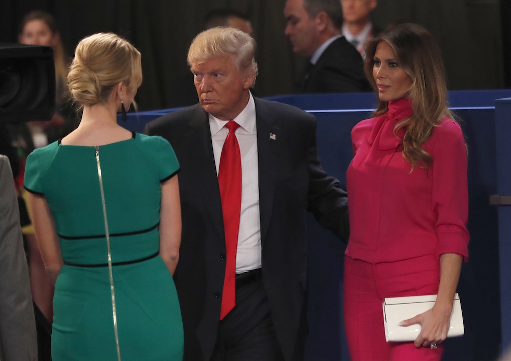 Melania Trump e la camicia inopportuna che non piace alla Rete