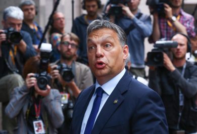 Migranti: le armi in mano a Orban dopo il flop