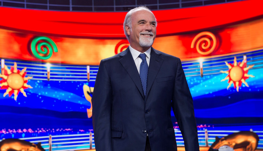 Striscia la Notizia: staffetta alla conduzione, Ezio Greggio affianca la Hunziker Striscia la Notizia: staffetta alla conduzione, Ezio Greggio affianca la Hunziker