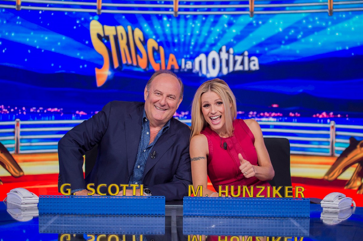 Striscia la Notizia: staffetta alla conduzione, Ezio Greggio affianca la Hunziker Striscia la Notizia: staffetta alla conduzione, Ezio Greggio affianca la Hunziker