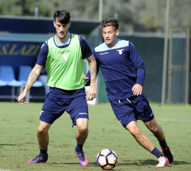 Maradona, Ronaldinho e le altre star in campo per Amatrice (e per il Papa)