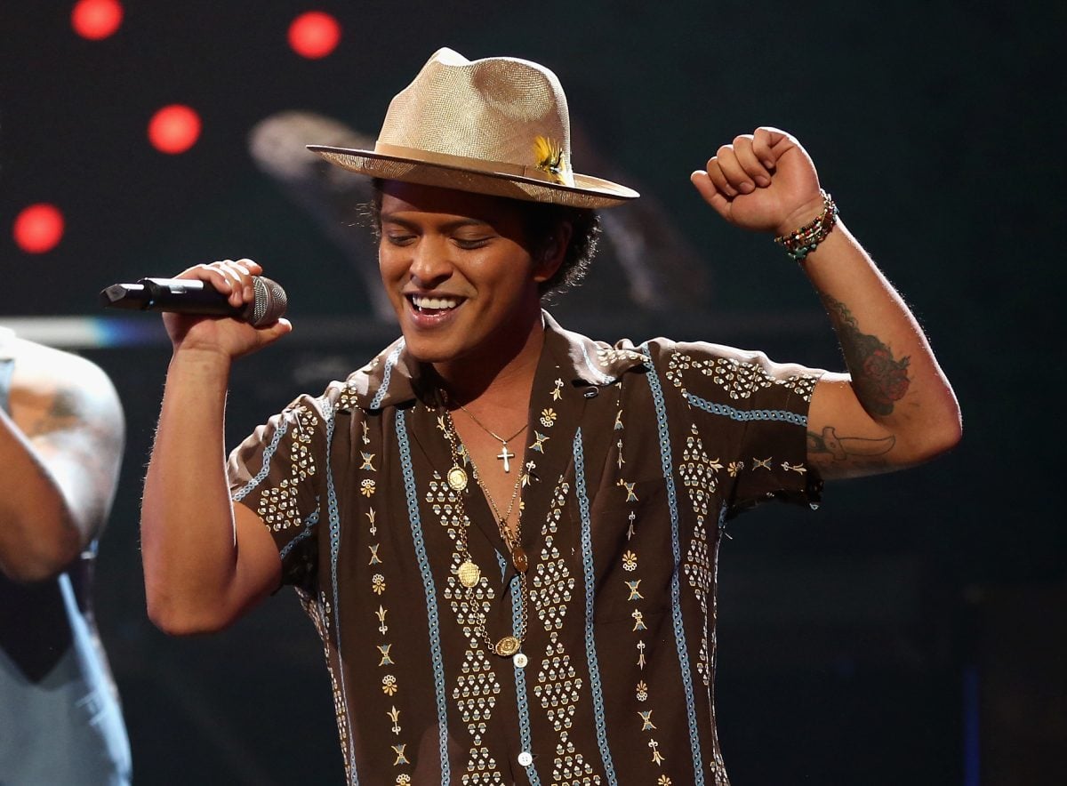 Bruno Mars: “24K Magic” strizza l’occhio al funk anni ’70 – Video