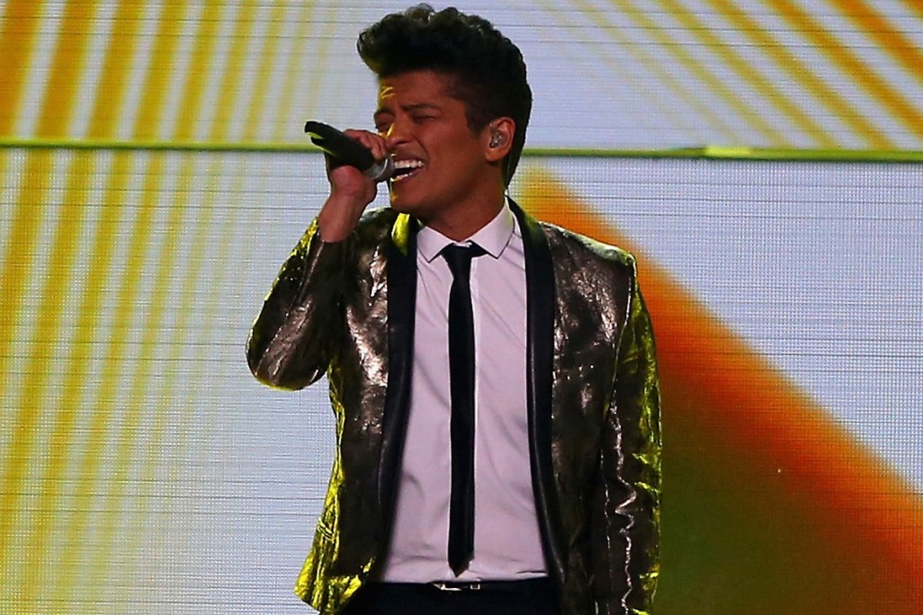 Bruno Mars: “24K Magic” strizza l’occhio al funk anni ’70 – Video