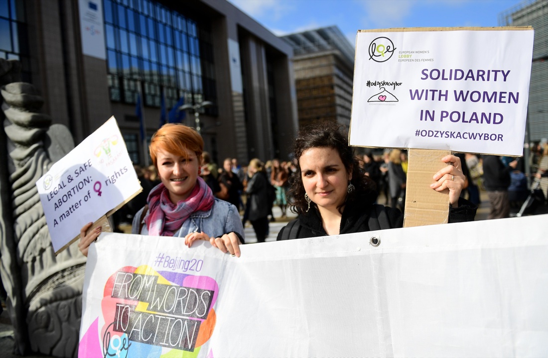 Polonia, stop alla legge anti-aborto. Vincono le donne – FOTO
