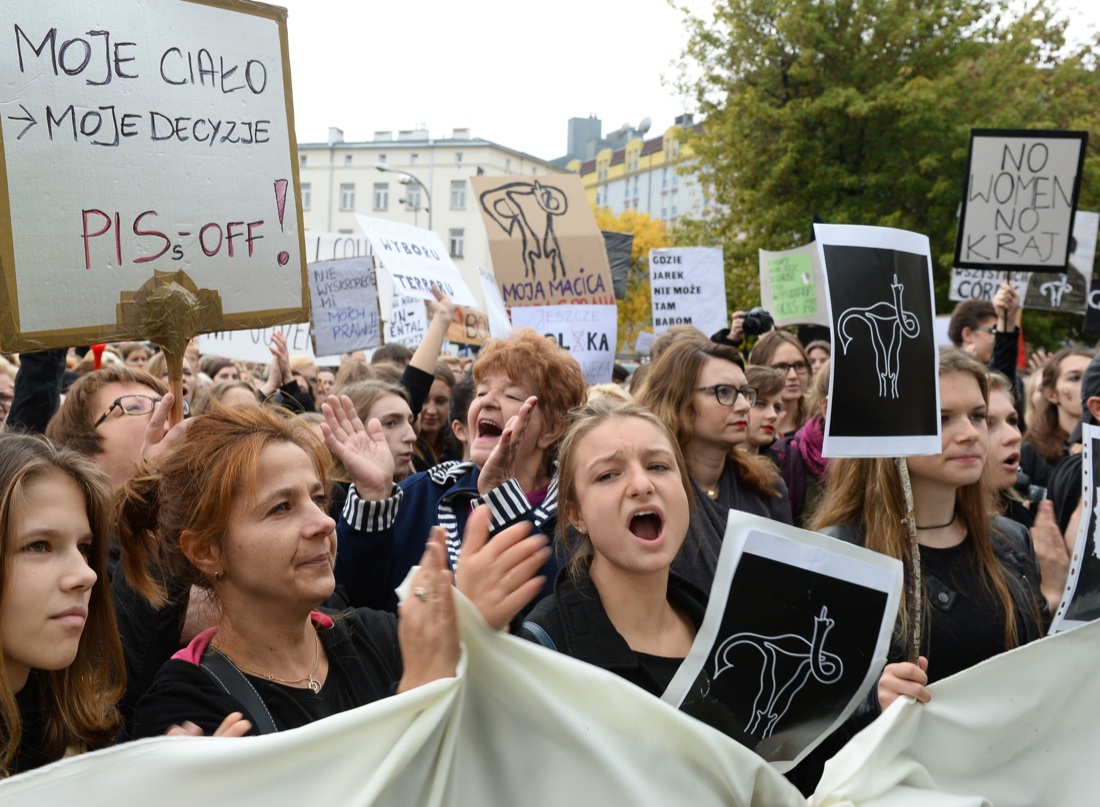 Polonia, stop alla legge anti-aborto. Vincono le donne – FOTO