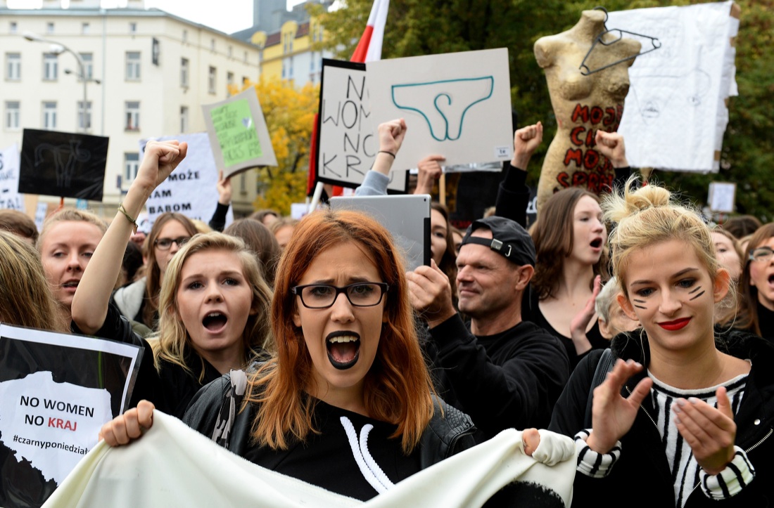 Polonia, stop alla legge anti-aborto. Vincono le donne – FOTO
