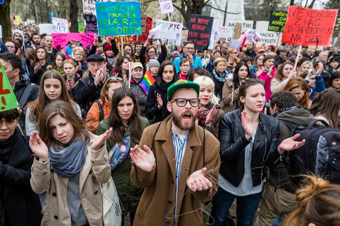 Polonia, stop alla legge anti-aborto. Vincono le donne – FOTO