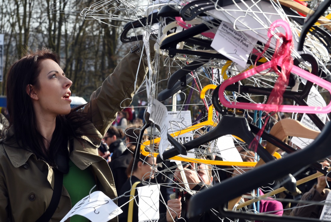 Polonia, stop alla legge anti-aborto. Vincono le donne – FOTO