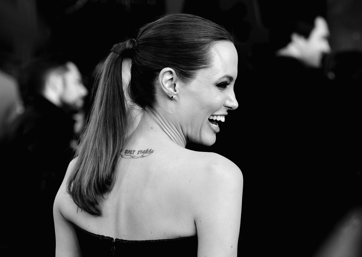 Galleria foto 'Angelina Jolie vuole cancellare i tatuaggi dedicati a Brad Pitt' - foto 3