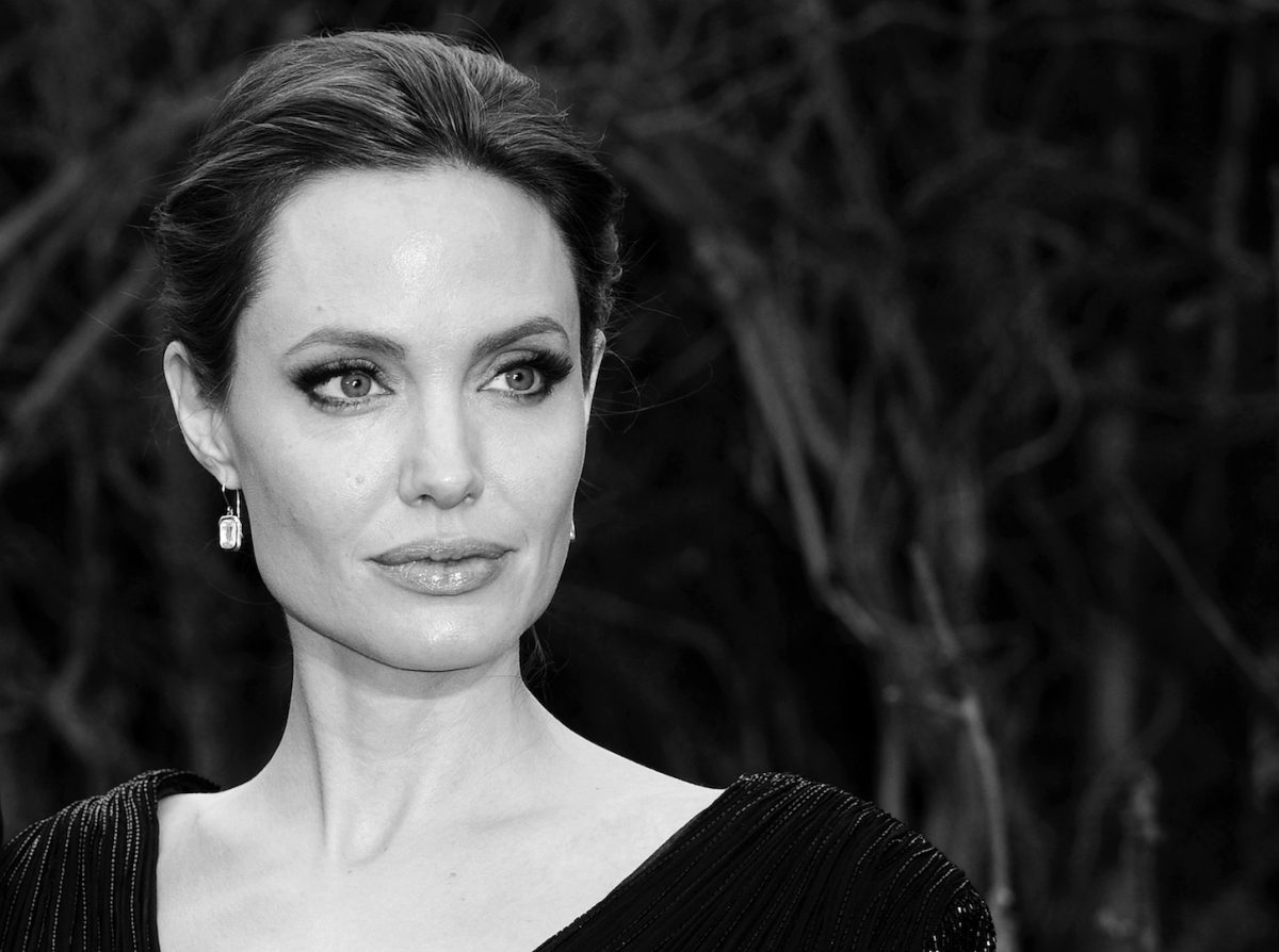 Galleria foto 'Angelina Jolie vuole cancellare i tatuaggi dedicati a Brad Pitt' - foto 11
