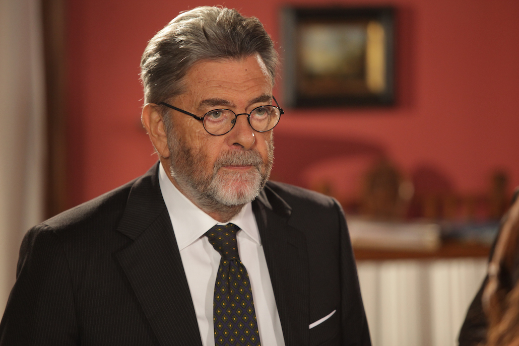 Rimbocchiamoci le maniche: Paolo accusato di stalking, Angela lo difende Rimbocchiamoci le maniche: Paolo accusato di stalking, Angela lo difende