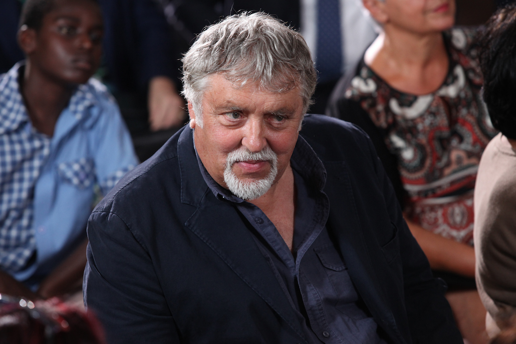 Rimbocchiamoci le maniche: Paolo accusato di stalking, Angela lo difende Rimbocchiamoci le maniche: Paolo accusato di stalking, Angela lo difende