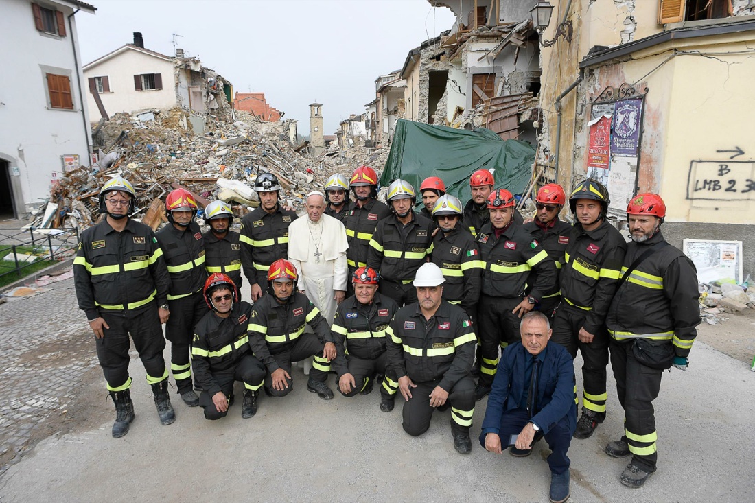 Papa Francesco ad Amatrice e sui luoghi del terremoto – FOTO Papa Francesco ad Amatrice e sui luoghi del terremoto – FOTO