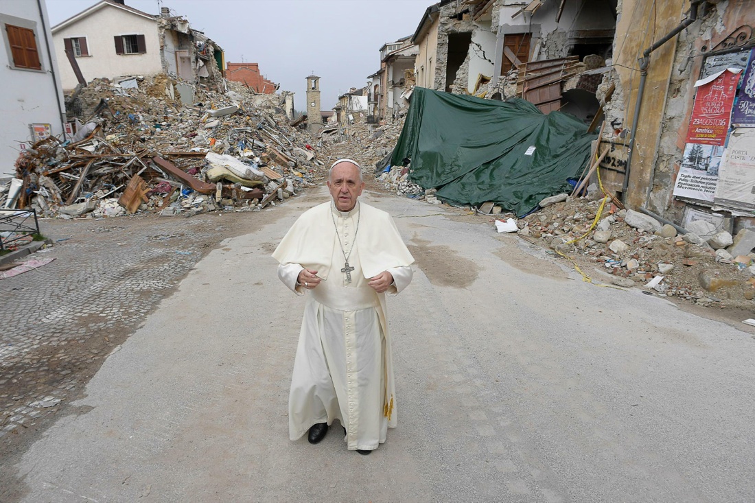 Papa Francesco ad Amatrice e sui luoghi del terremoto – FOTO Papa Francesco ad Amatrice e sui luoghi del terremoto – FOTO