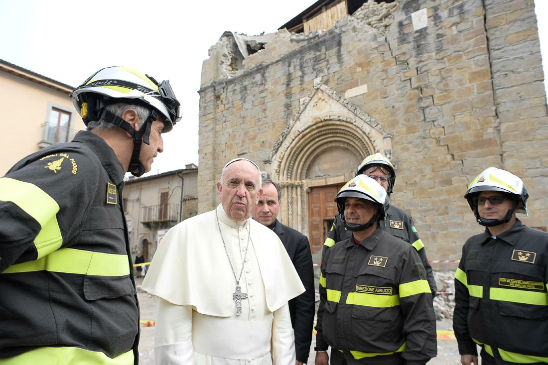 Papa Francesco ad Amatrice e sui luoghi del terremoto – FOTO Papa Francesco ad Amatrice e sui luoghi del terremoto – FOTO