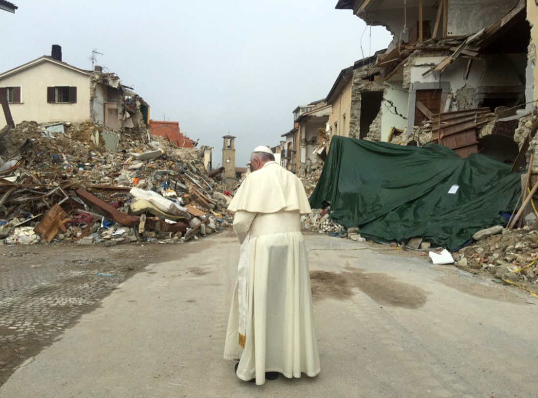 Papa Francesco ad Amatrice e sui luoghi del terremoto – FOTO Papa Francesco ad Amatrice e sui luoghi del terremoto – FOTO