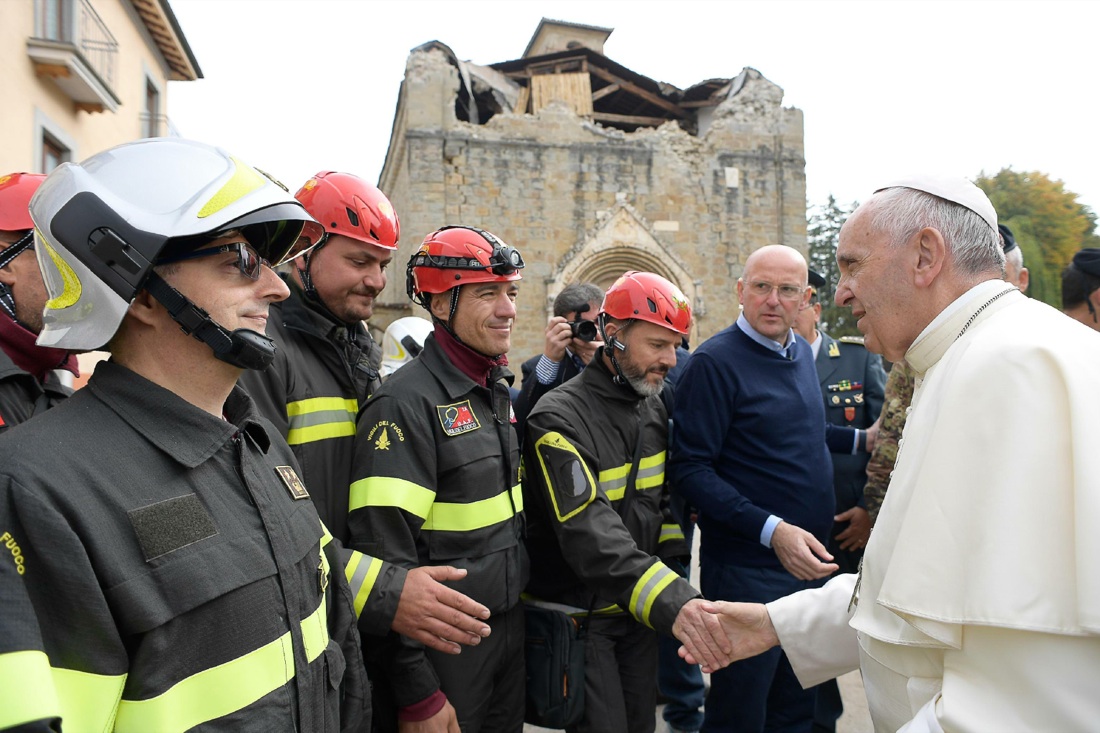 Papa Francesco ad Amatrice e sui luoghi del terremoto – FOTO Papa Francesco ad Amatrice e sui luoghi del terremoto – FOTO