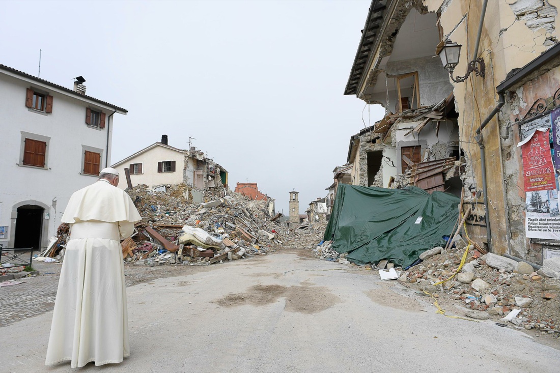 Papa Francesco ad Amatrice e sui luoghi del terremoto – FOTO Papa Francesco ad Amatrice e sui luoghi del terremoto – FOTO