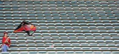 Lazio-Roma, il derby invisibile: proteste, barriere e Olimpico vuoto