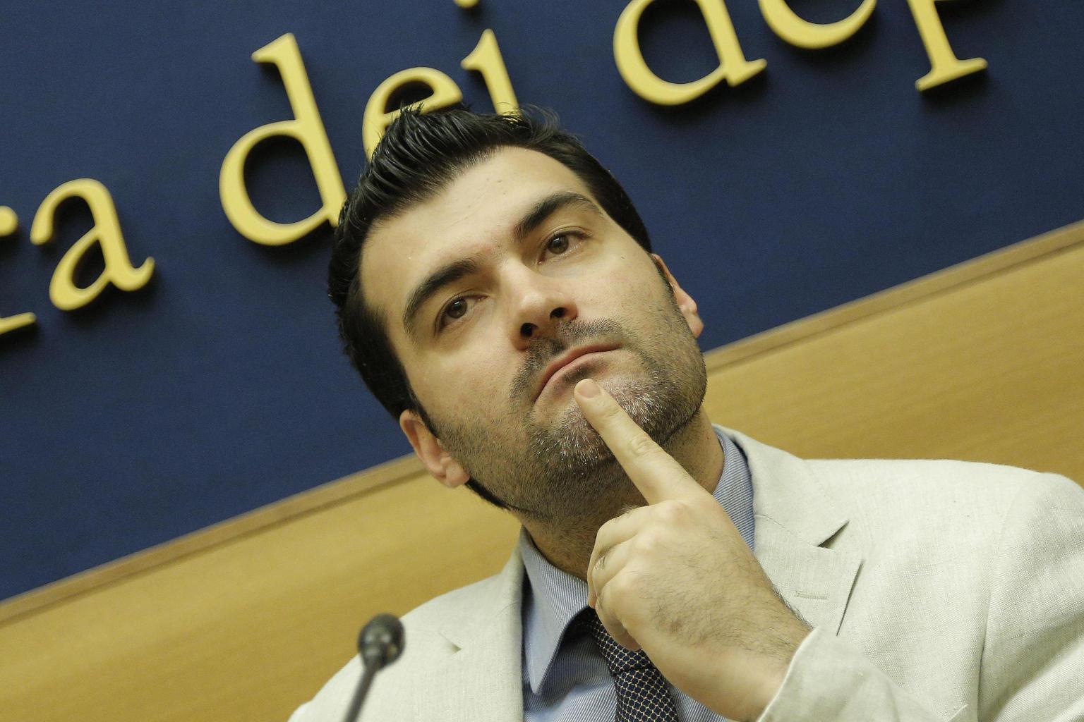Caso firme false: il M5S sospende tre deputati Caso firme false: il M5S sospende tre deputati