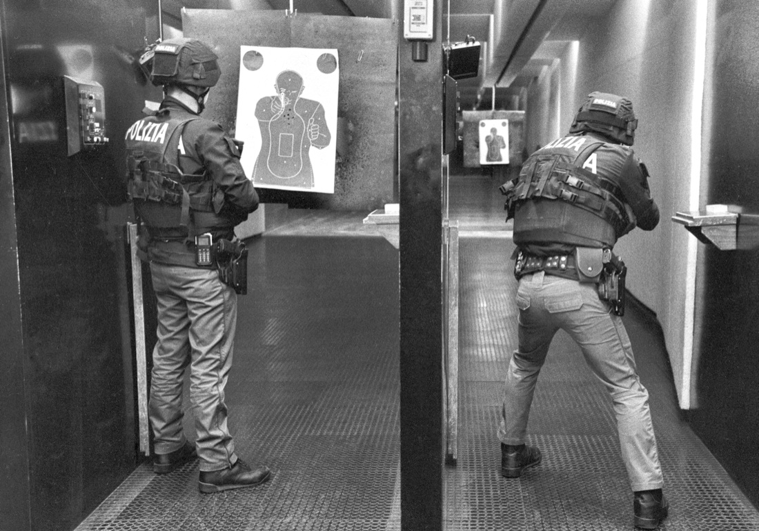 Gianni Berengo Gardin: il Calendario Polizia di Stato 2017 Gianni Berengo Gardin: il Calendario Polizia di Stato 2017