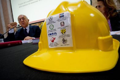 Amianto, ora la pensione a chi si è ammalato sul lavoro