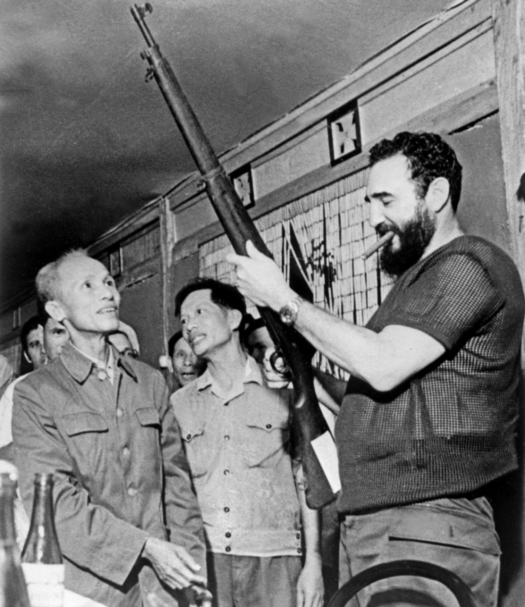È morto Fidel Castro. La sua storia in foto
