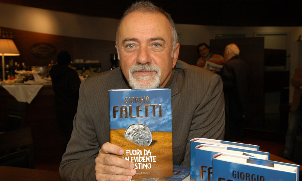 Giorgio Faletti: nei negozi l’album “Anche dopo che tutto si è spento” Giorgio Faletti: nei negozi l’album “Anche dopo che tutto si è spento”