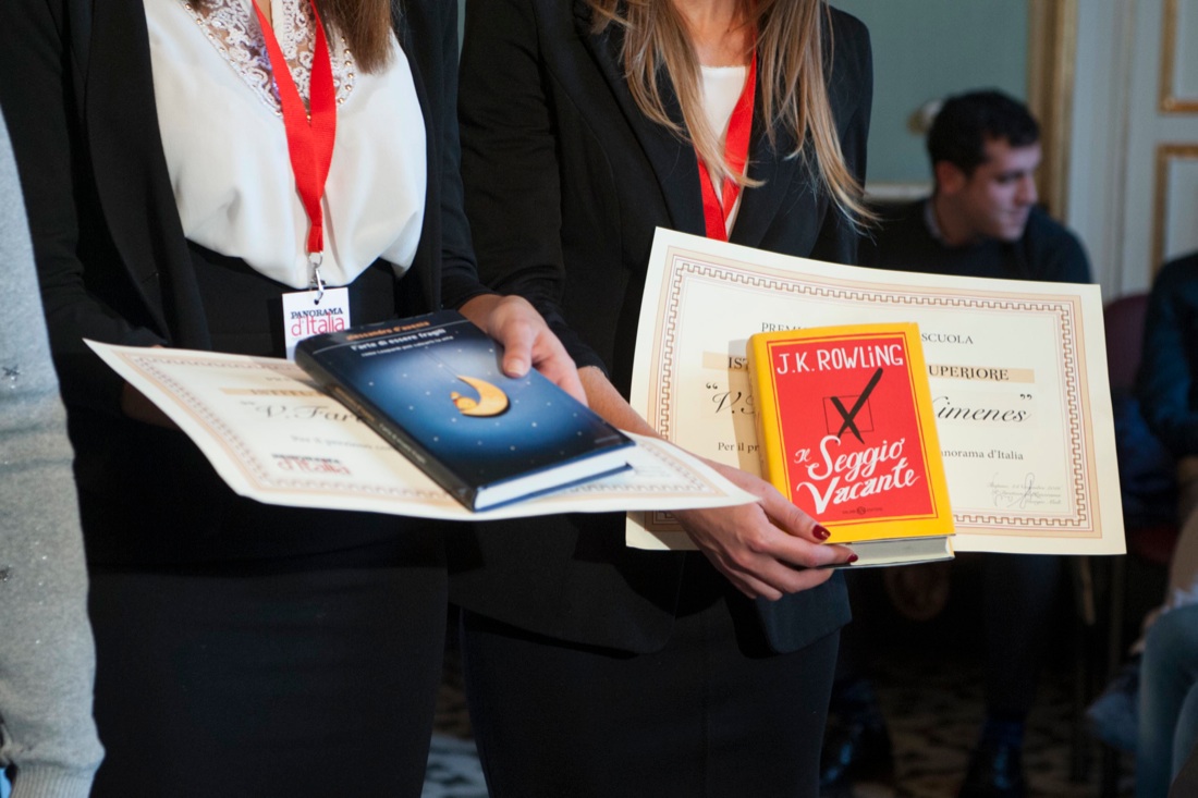 Consegnati a Trapani 300 libri per tre scuole – FOTO