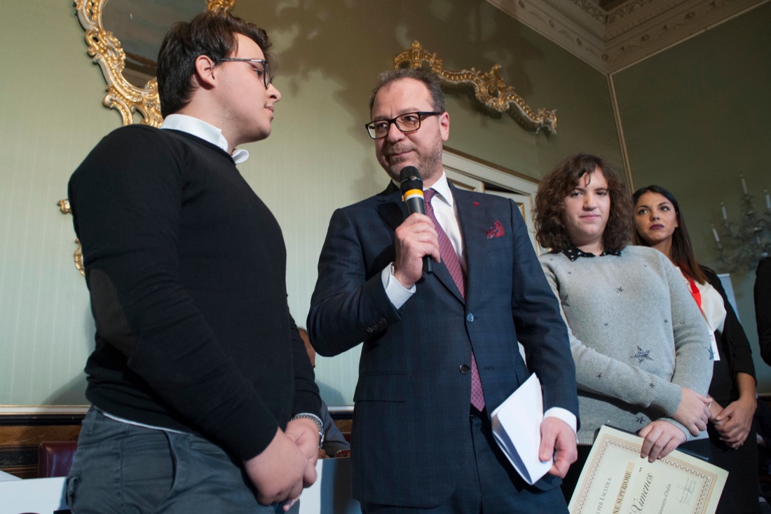 Consegnati a Trapani 300 libri per tre scuole – FOTO