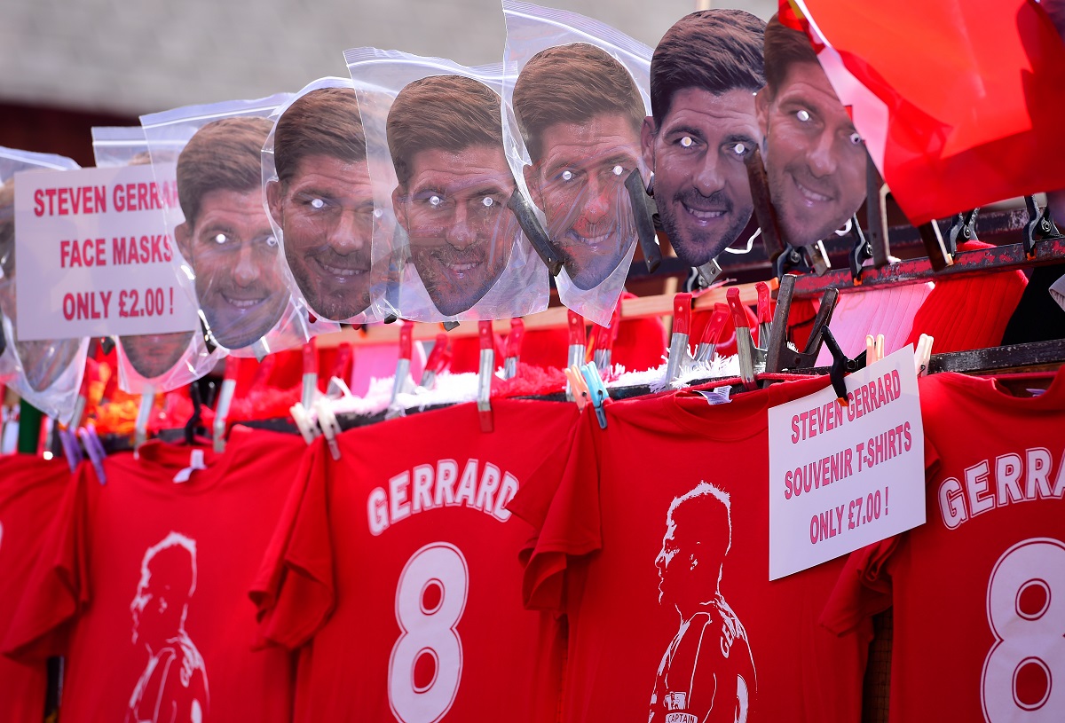 Steven Gerrard dà l’addio al calcio a 36 anni: storia di una leggenda