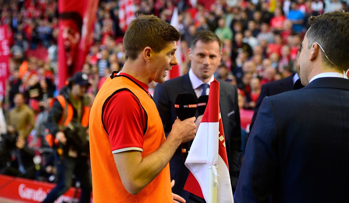 Steven Gerrard dà l’addio al calcio a 36 anni: storia di una leggenda
