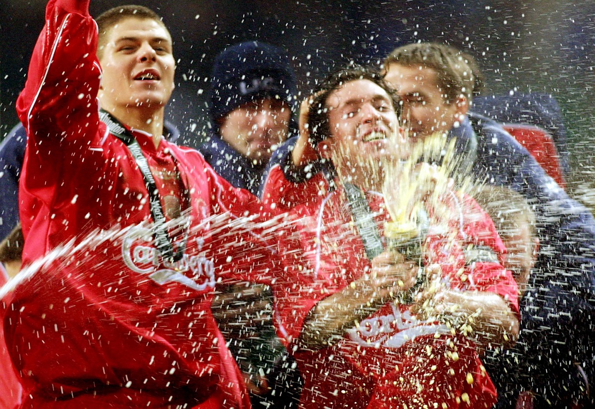 Steven Gerrard dà l’addio al calcio a 36 anni: storia di una leggenda