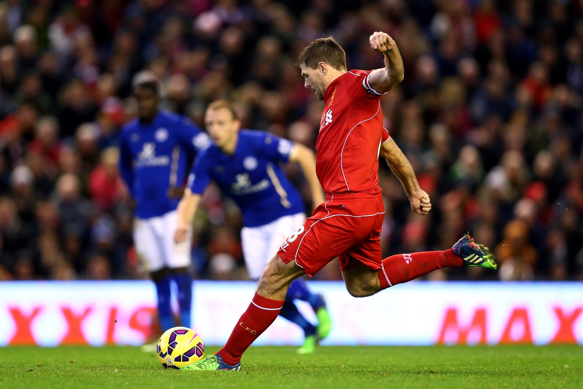 Steven Gerrard dà l’addio al calcio a 36 anni: storia di una leggenda