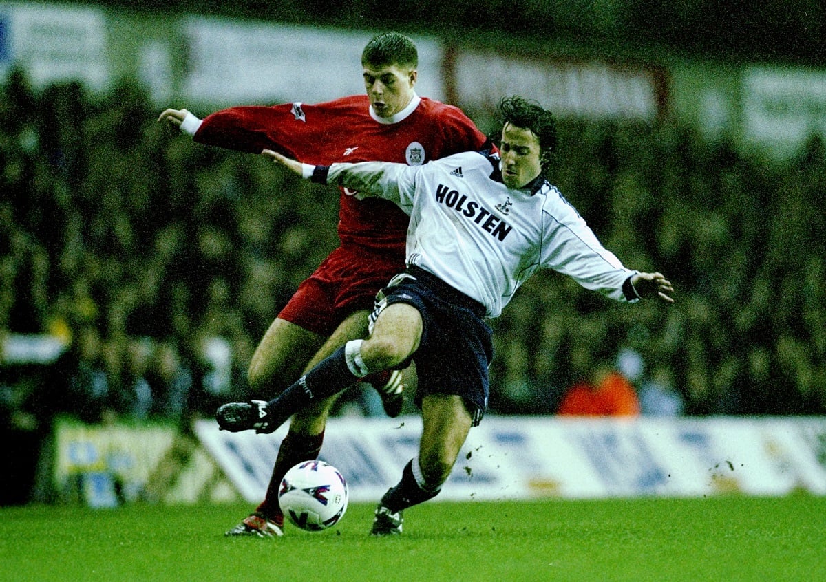 Steven Gerrard dà l’addio al calcio a 36 anni: storia di una leggenda