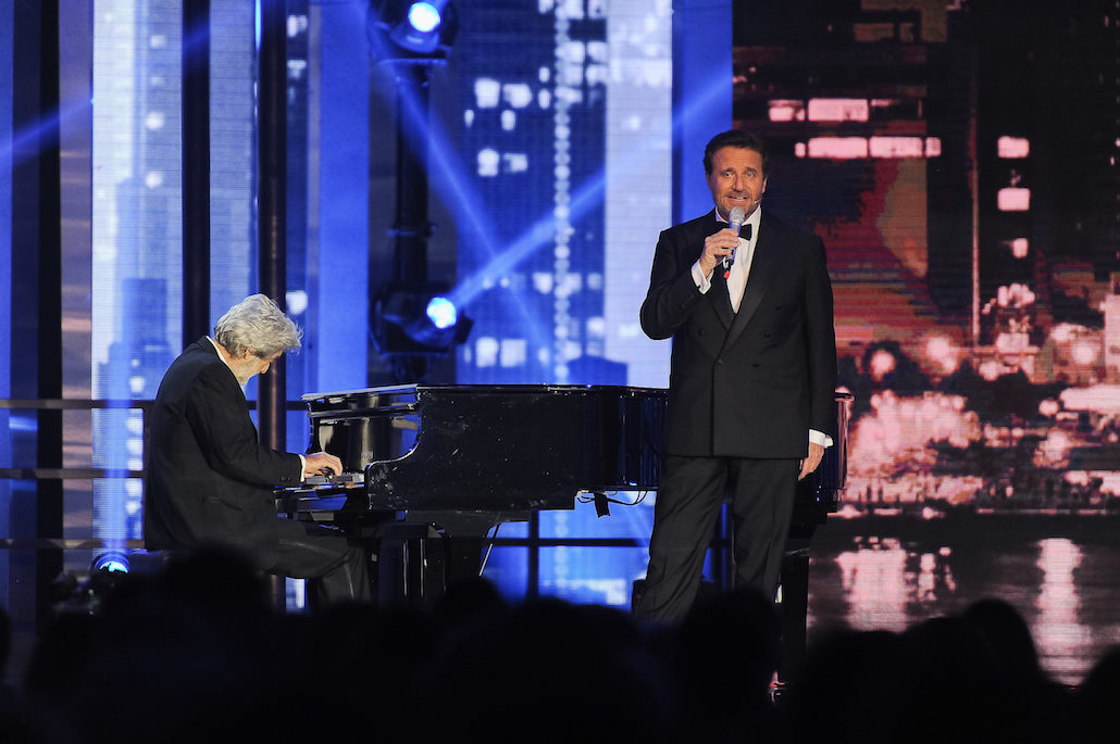 Zelig: festa in tv per i vent’anni dello show, conducono Hunziker e De Sica