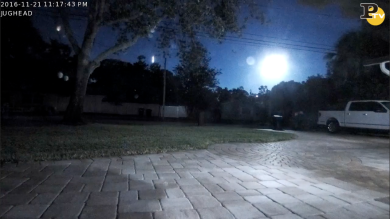 Palla di fuoco nei cieli della Florida. Ufo o stella? | video