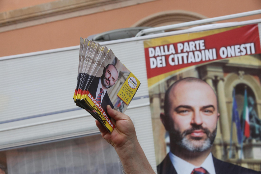 Firme false anche a Bologna: altra tegola sul M5S Firme false anche a Bologna: altra tegola sul M5S
