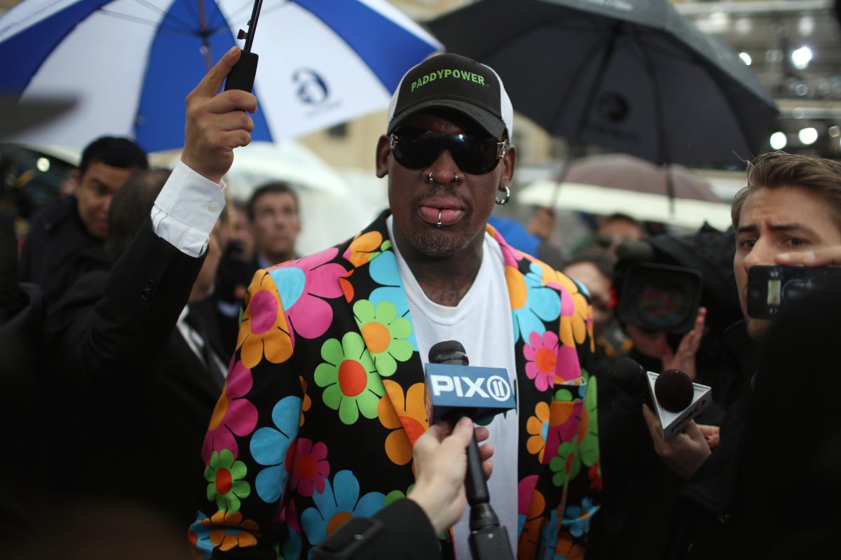 L’ex stella Nba Dennis Rodman nei guai: beccato contromano in autostrada L’ex stella Nba Dennis Rodman nei guai: beccato contromano in autostrada