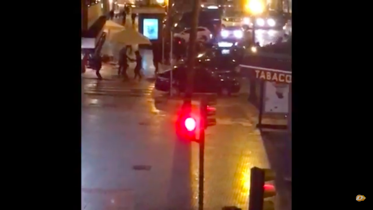 Galleria foto 'Siviglia, tifosi juventini aggrediti con i coltelli: c’è un ferito grave' - foto 1