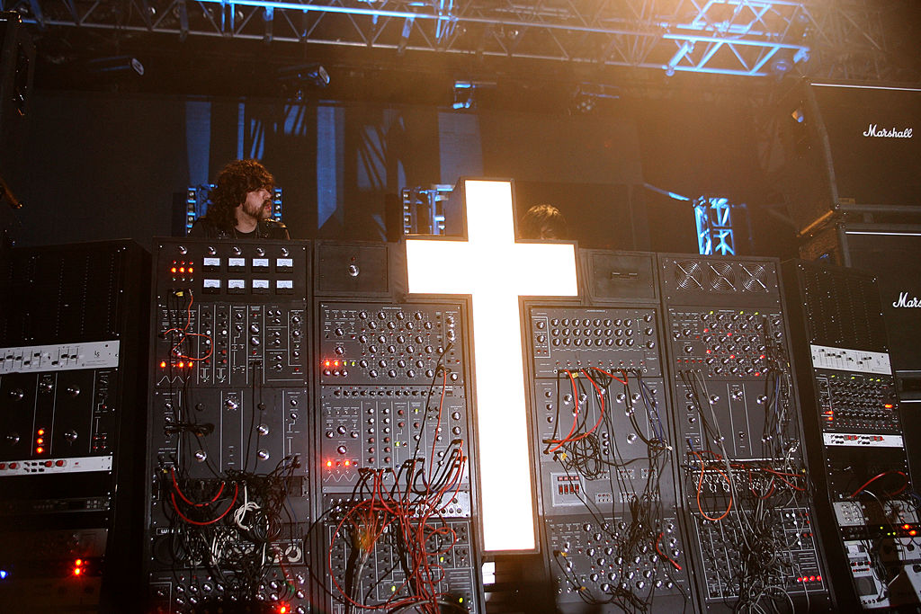 Justice: esce Woman, un disco caleidosopio tra dance, prog e funky