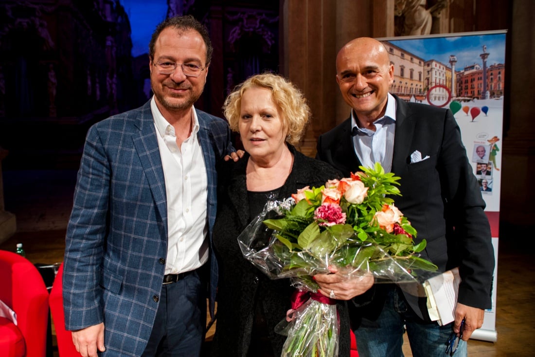 Selfie–Le cose cambiano: Simona Ventura riparte da Canale 5, ecco i protagonisti Selfie–Le cose cambiano: Simona Ventura riparte da Canale 5, ecco i protagonisti