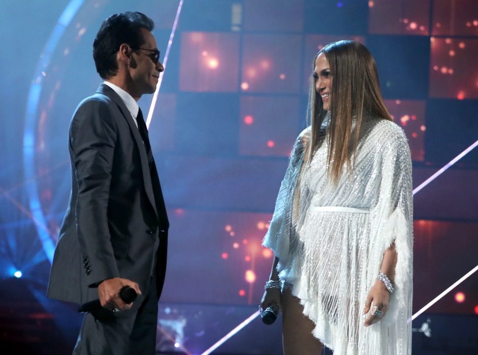 Jennifer Lopez e Marc Anthony, il bacio ai Latin Grammy’s awards
