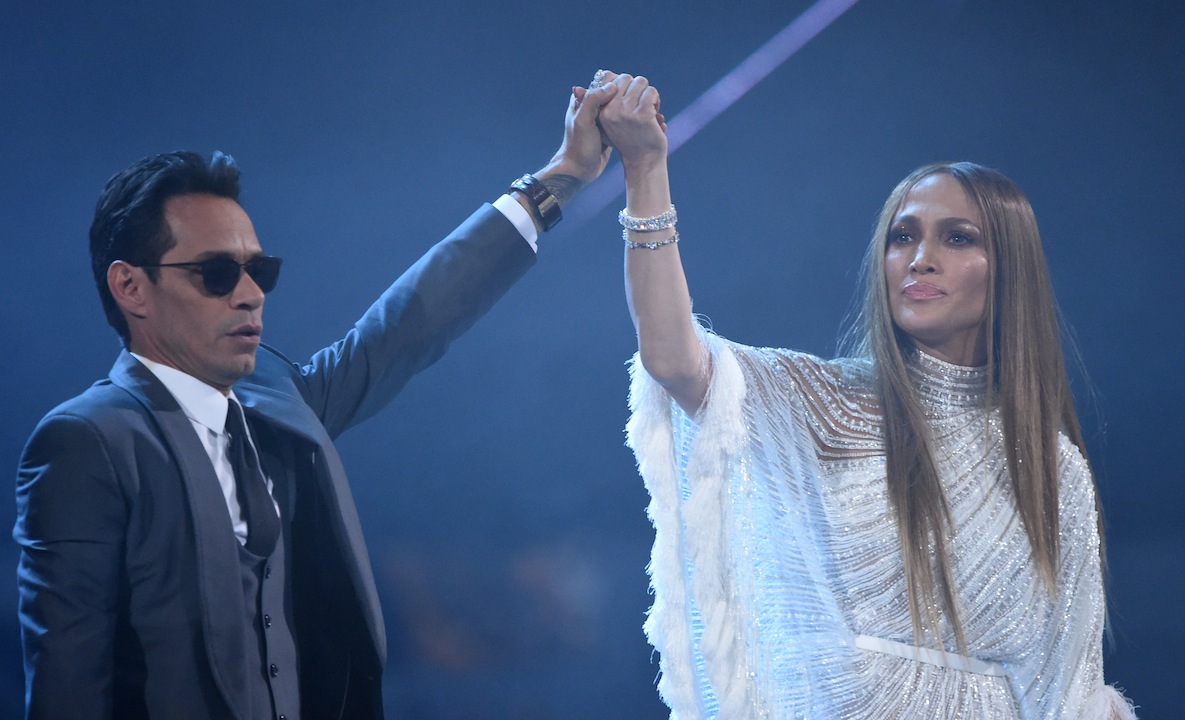 Jennifer Lopez e Marc Anthony, il bacio ai Latin Grammy’s awards