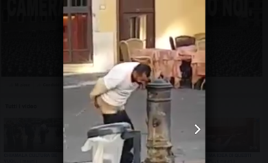 Immigrato si fa il bidet ad una fontanella di Roma | video