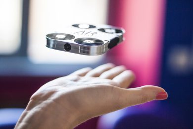 AirSelfie, la prima “flying” camera tascabile | la prova
