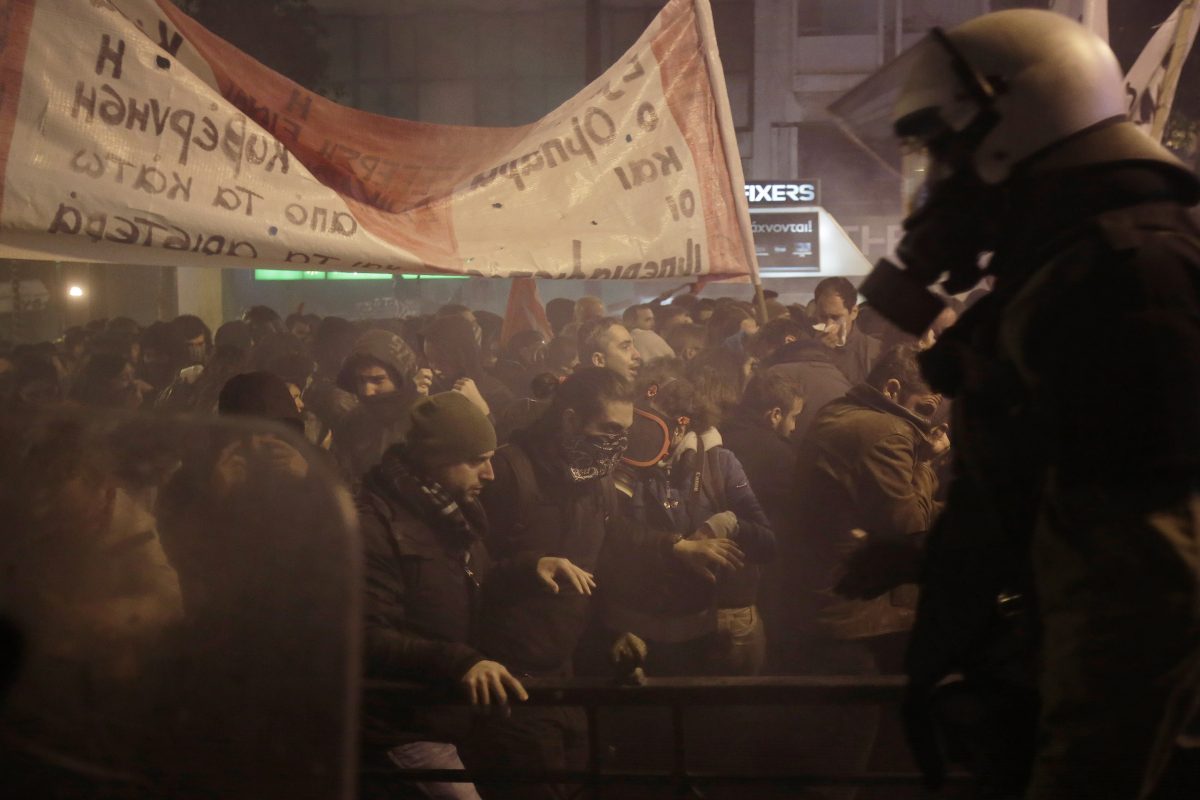 Gli scontri ad Atene durante la visita di Obama