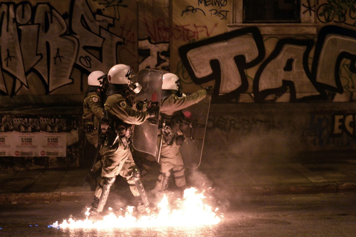 Gli scontri ad Atene durante la visita di Obama